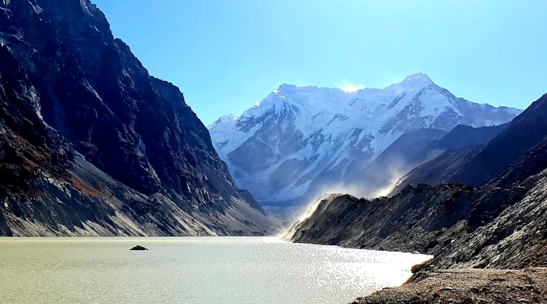 Népal paysage magnifiques autour du lac